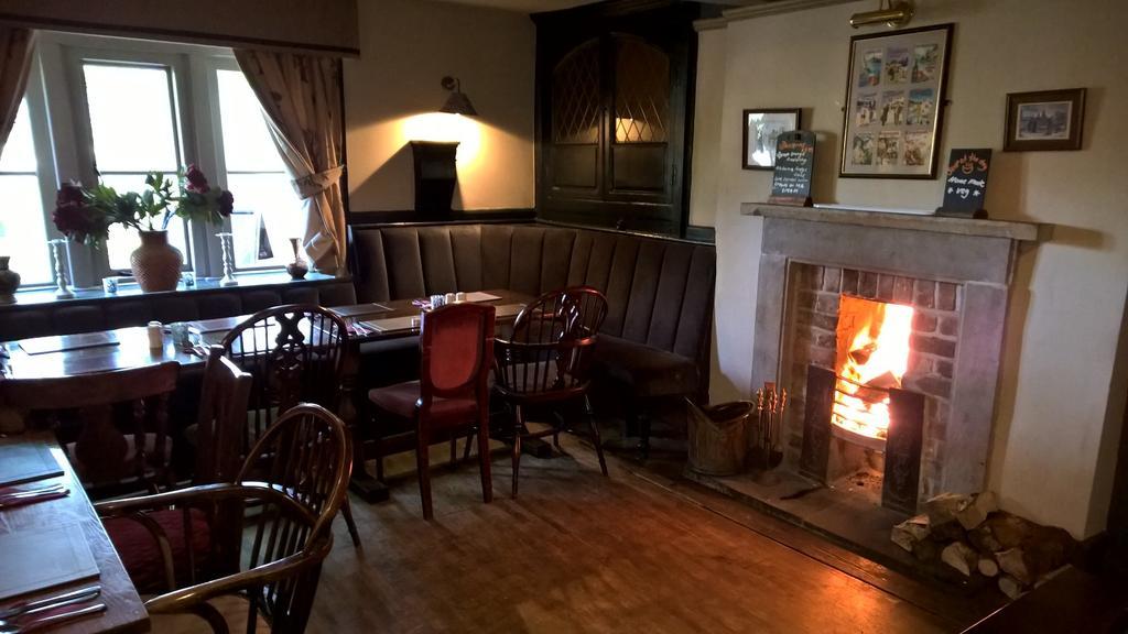 The Bulls Head Hotel Glossop Exterior photo